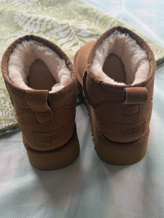 UGG Warm Low-Top Snow Boots - Picture 2 of 6